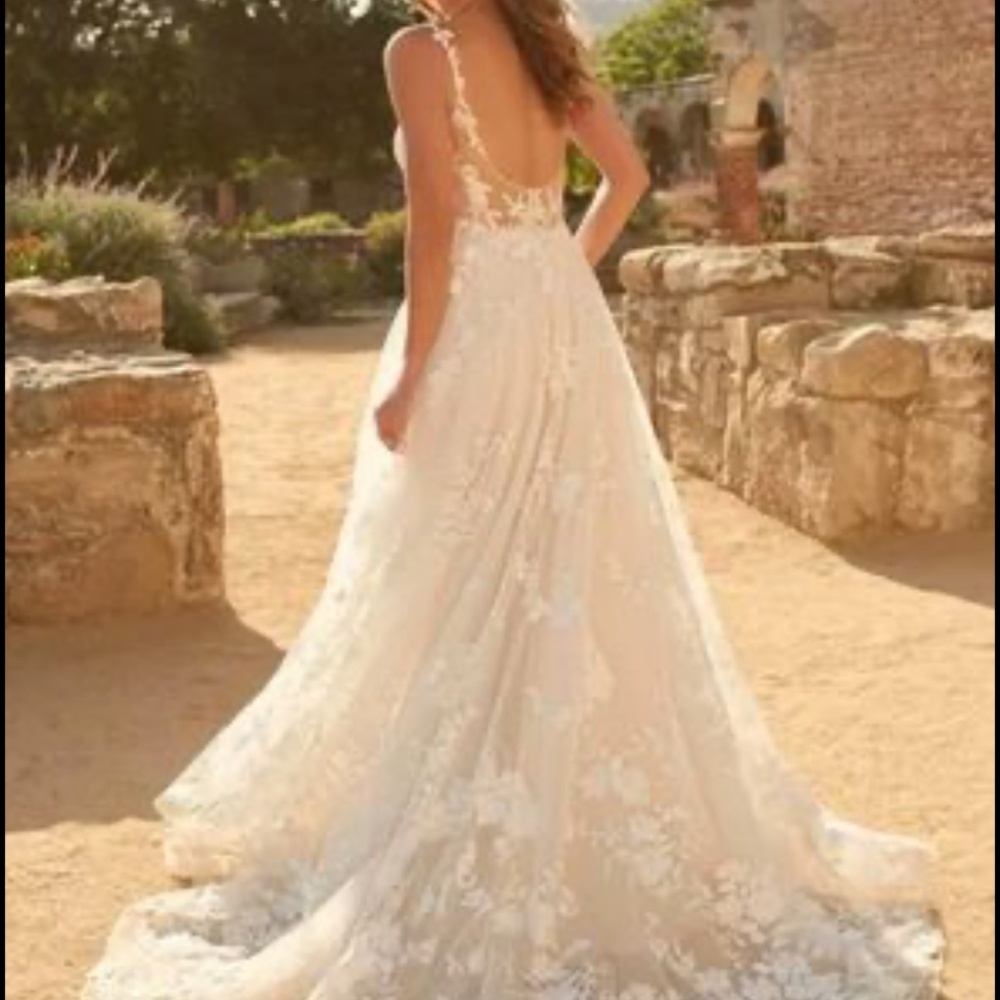 Maggie Sottero ‘Winter’ Wedding Dress - Picture 2 of 5